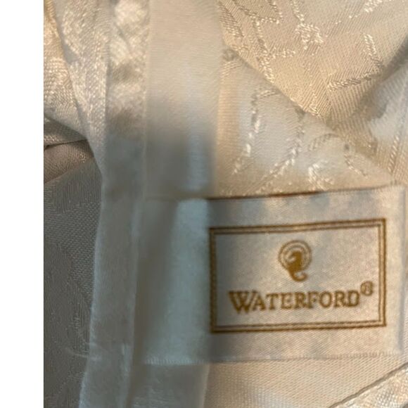 NWT Waterford Ardmore Victorian Traditional White Tablecloth 102"x60"+4 Napkins - Picture 2 of 10